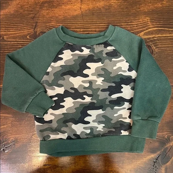 Camo Sweatshirt and Black Pants Set - Picture 2 of 5